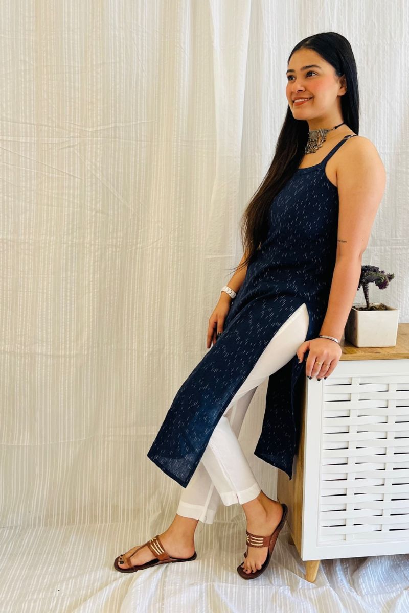 The Trending Company Lucknowi Chikankari Pure Cotton Sleeveless Nyra Cut  Straight Long Casual Kurti for Women (Small) Off White : Amazon.in: Fashion
